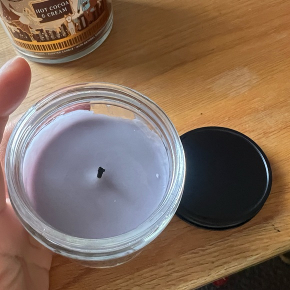 Bundle 3 pcs Candles from Bath & Body Works (2) and Yankee Candle (1) - Picture 8 of 12